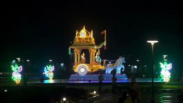 అర్జునుడికి శ్రీకృష్ణుడు గీతోపదేశం