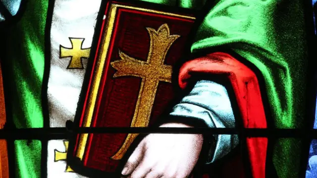 Aworan ọwọ St Augustine, ti Hippo, to gbe bibeli dani.