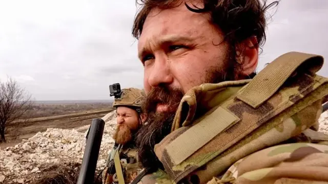 "Dwarf" avec son camarade "Holm".