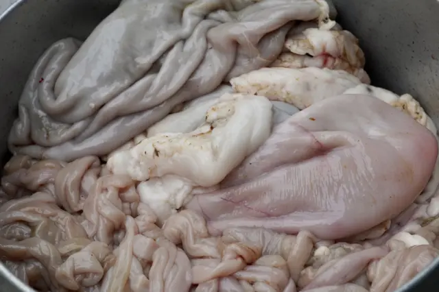 چکنائی میں کھانا