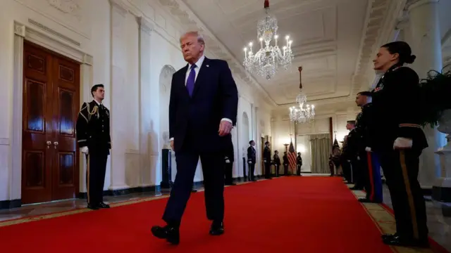 બીબીસી ગુજરાતી ડોલર રૂપિયા ડોનાલ્ડ ટ્રમ્પ શેરબજાર એફપીઆઈ ઈકોનોમી