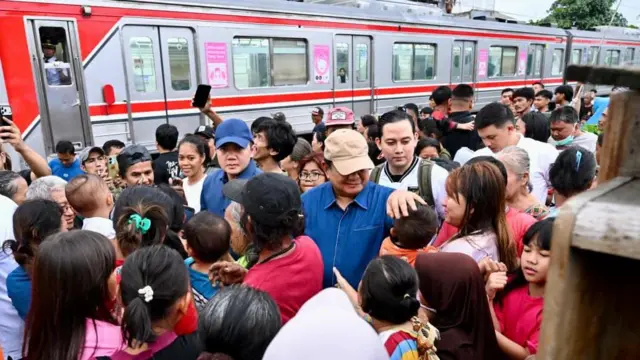 Presiden Prabowo menggagas konversi kendaraan listrik.