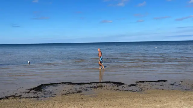 Riški zaliv je plitak, a najveća dubina iznosi oko 54 metara