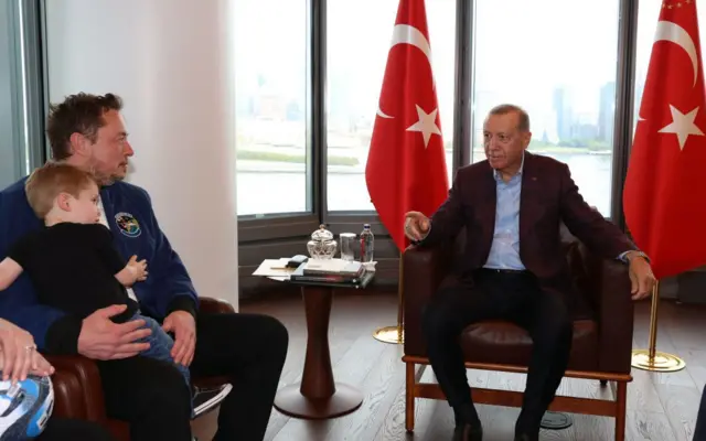 Musk levou o filho para encontro com Erdogan