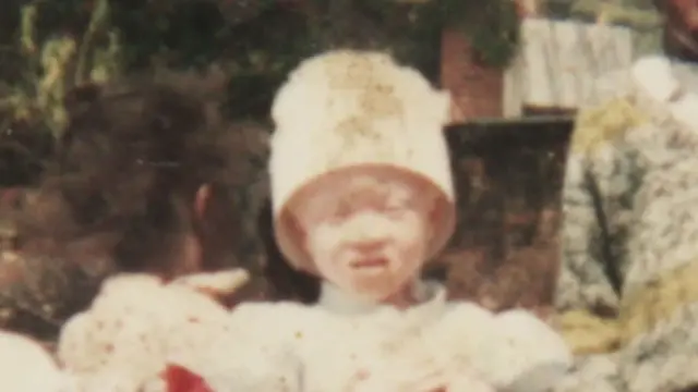 عکسی قدیمی از رجینا مری در کودکی