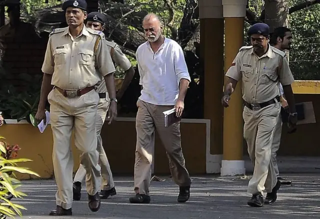तरुण तेजपाल यांना नोव्हेंबर 2013 मध्ये याप्रकरणी अटक करण्यात आली होती. 