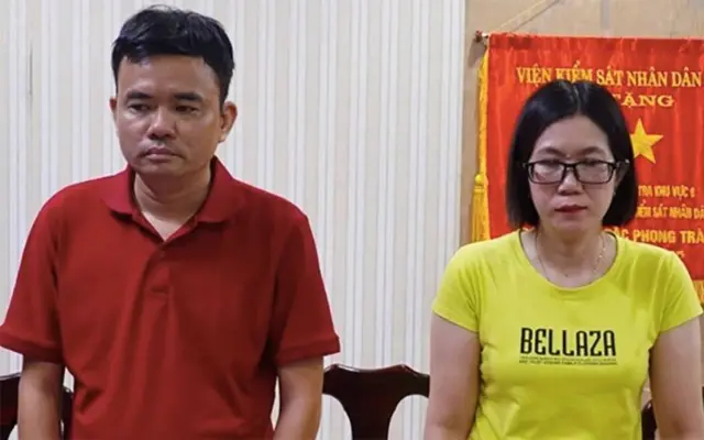 Hai bị can Lê Phong Cảnh và Phan Thị Trúc Ly khi bị khởi tố, hồi tháng Tư