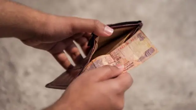 गेल्या काही वर्षांपासून भारतातील बेरोजगारीचा दर सातत्याने वाढत आहे.