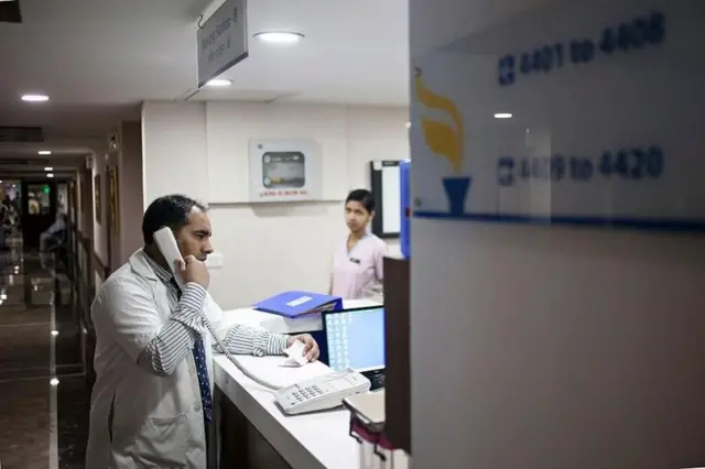 બીબીસી ગુજરાતી આરોગ્ય વીમો હેલ્થ ઈન્સ્યૉરન્સ પ્રીમિયમ દવા સારવાર મેડિકલ ખર્ચ