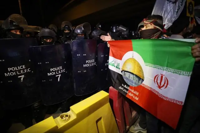 બીબીસી ગુજરાતી કરાચી પાકિસ્તાન અમેરિકન દૂતાવાસ કૉન્સ્યુલેટ હુમલો ગોળીબાર ઈરાન ખામેનેઈ