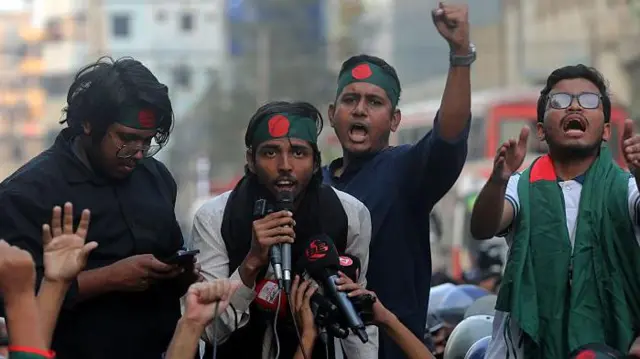 ढाका में भारतीय हाई कमीशन के बाहर प्रदर्शन