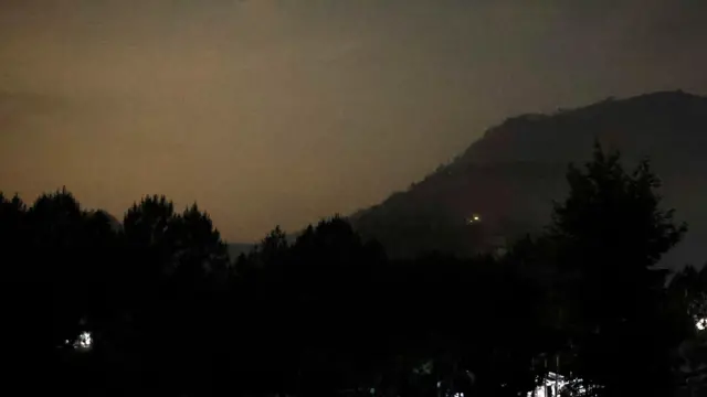 Кашмирдин чабуулга кабылган аймагында электр жарыгы өчтү