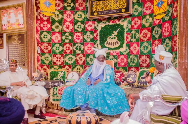 Ọọni ile ifẹ, aarẹ Ana, Muhammadu Buhari ni aafin Emir ilu Daura