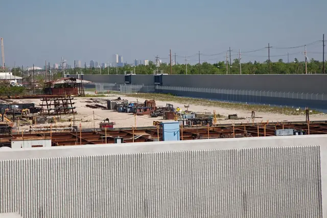 Vista de los nuevos diques que protegen a New Orleans