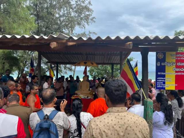 திருகோணமலை, புத்தர் சிலை பிரதிஷ்டை, இலங்கை, சிங்களர்கள், இலங்கை தமிழர்கள், மதம், பெளத்த மதம், பௌத்த பிக்குகள்