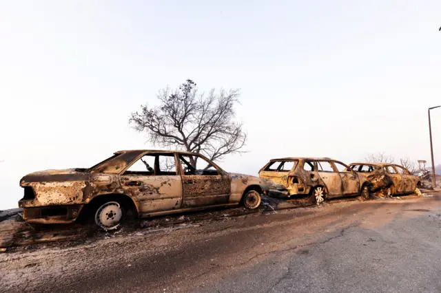 požar u hrvatskoj, spaljeni automobili u požaru u omišu, požar u omišu