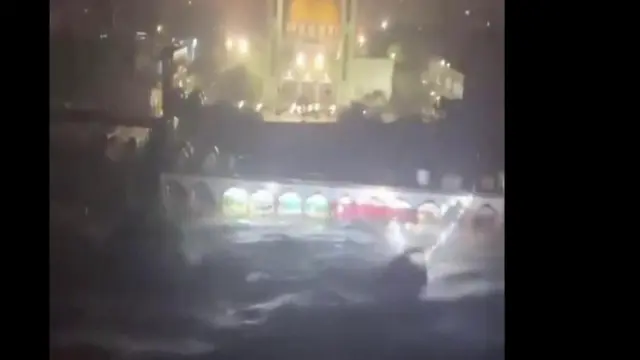 الفيضانات العارمة جرفت نصف مدينة درنة في البحر المتوسط