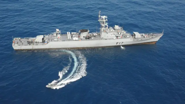 စစ်ရေးလေ့ကျင့်နေတဲ့ ဘင်္ဂလားဒေ့ရှ်ရေတပ်ပိုင် စစ်သင်္ဘာတစ်စင်း