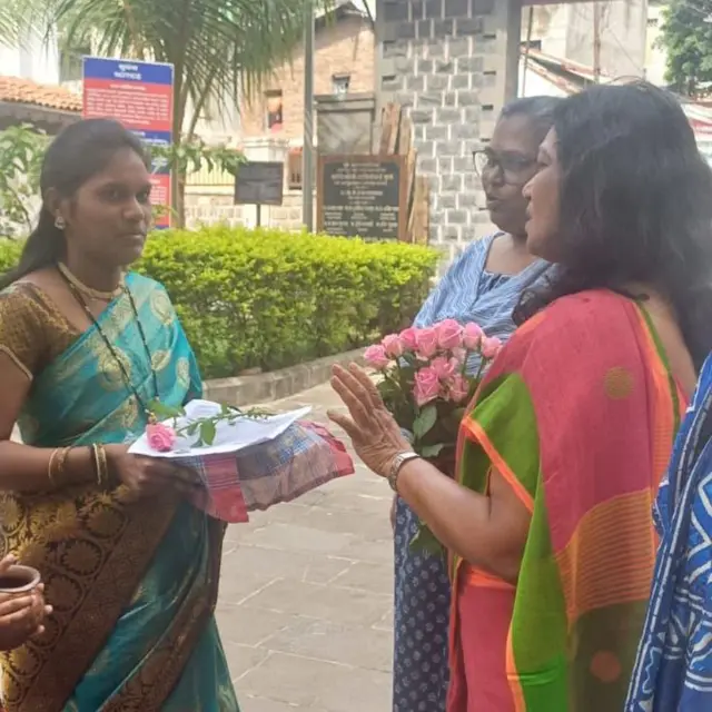 फुले वाड्यात होणारी वटपौर्णिमा ही महात्मा फुले आणि सावित्रीबाई फुले यांनी आयुष्यभर केलेल्या समाजसुधारणेच्या कामाच्या विरोधात जाणारी कृती आहे, असं म्हणत पुरोगामी कार्यकर्ते मनपरिवर्तन आंदोलन करतात. 
