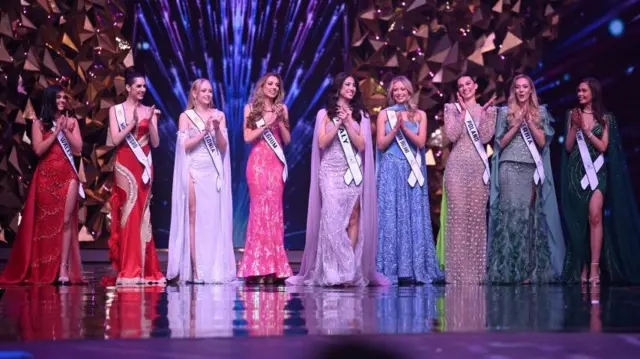 పోటీదారులు