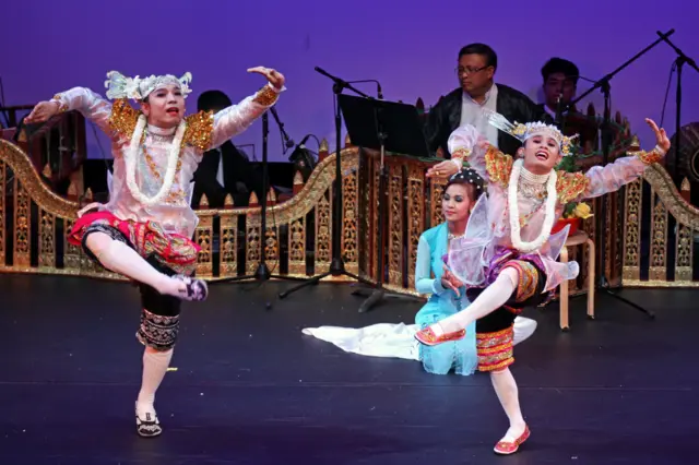 အမေရိကန်ထိ ခြေဆန့်တဲ့ မြန်မာဇာတ်သဘင်