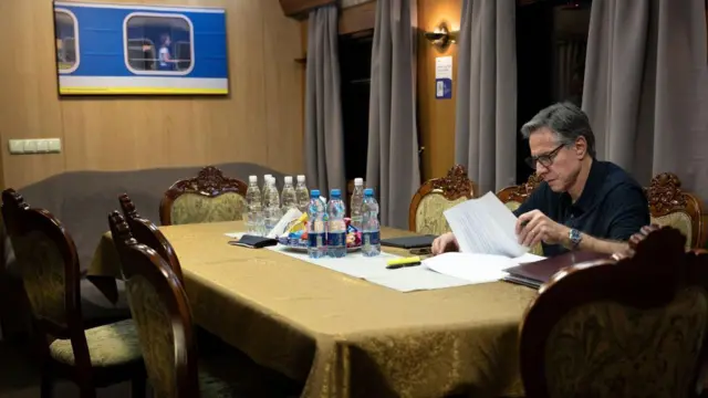 Ентоні Блінкен у потязі на шляху до Києва