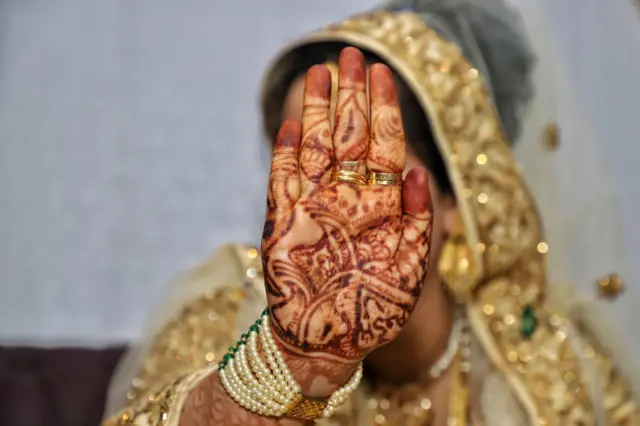 د یوې ناوې لاس