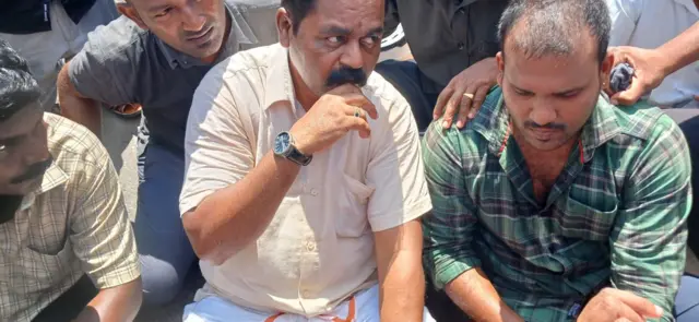 විරෝධතා වැඩසටහන වෙනුවෙන් ඉලංගෙයි තමිල් අරසු කච්චි පක්ෂයේ නව නායක එස්.ශ්‍රීධරන්,පාර්ලිමේන්තු මන්ත්‍රී චාර්ල්ස් නිර්මලනාදන් ඇතුළු දේශපාලන පක්ෂ නියෝජිතයින් පිරිසක්ද එක්ව සිටියහ.