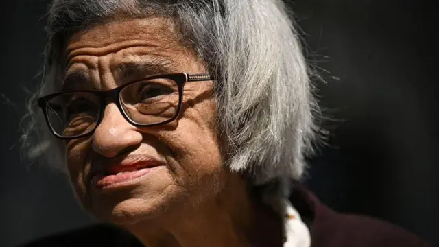 مادر ۶۹ ساله عبدالفتاح هم در حالی که برای آزادی پسرش اعتصاب غذا کرده بود، تا آستانه مرگ پیش رفت