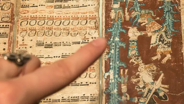 "Codex Dresdensis", salah satu dari empat manuskrip Maya bersejarah yang masih ada di dunia di Perpustakaan Negara Saxon, Jerman.