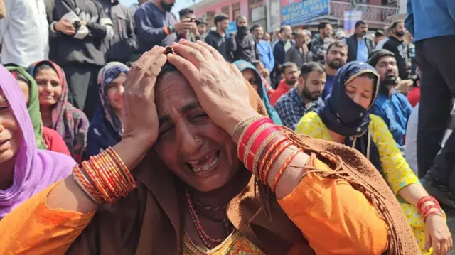 पीड़ित परिवारों को