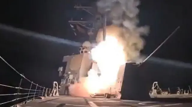 نشرت وزارة الدفاع الأمريكية مقطع فيديو قصيراً يبدو أنه يُظهر إطلاق صاروخ من سفينة عسكرية