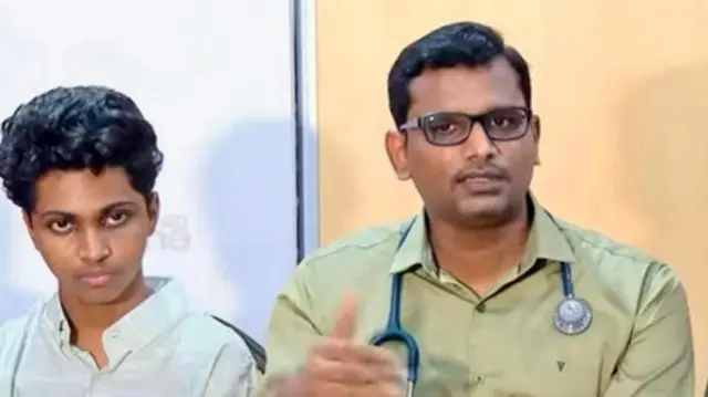 अफनान जसिमसोबत डॉक्टर अब्दुल रौफ