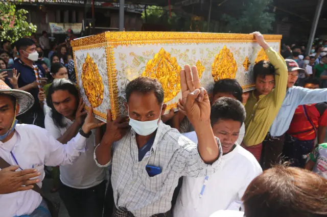 မြဝတီမင်းကြီးကျောင်းတိုက်ဆရာတော်  - အောက်တိုဘာ ၃၁ ရက် ထိပ်တန