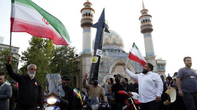 Iran: Apa Pandangan Rakyat Iran Setelah Serangan Ke Israel? - Bbc News 