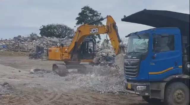 સોમનાથ મંદિર પાસે ડિમોલિશન હાથ ધરાયું