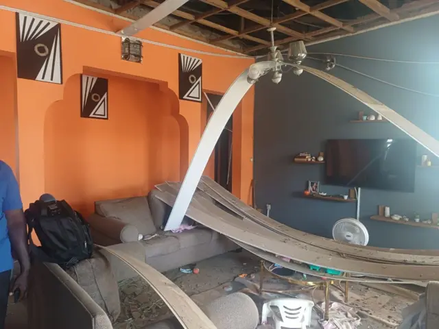 Urusenge rw'imwe mu nzu yo muri Kinanira rwasambutse hafi rwose