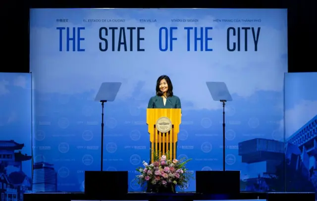 Michelle Wu dando el discurso del estado de la ciudad, en Boston