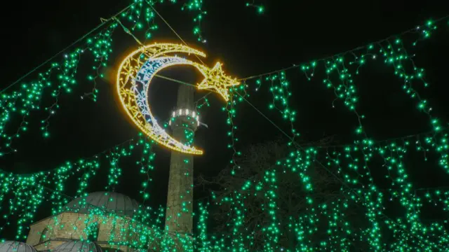 Crecsent moon and star