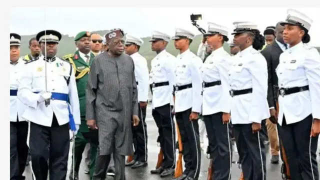 Aare Tinubu pẹlu awọn ologun