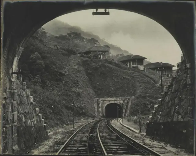 Trecho da São Paulo Railway Company na Serra do Mar: desde o início, ferrovias operaram sob regime de concessão
