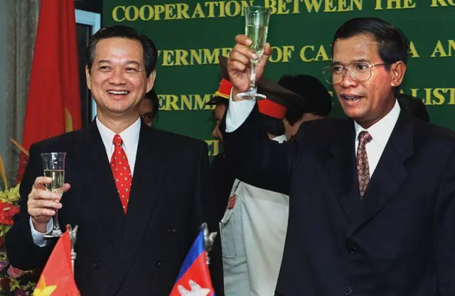 Ông Hun Sen và ông Nguyễn Tấn Dũng