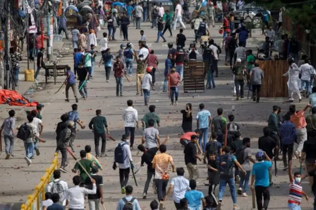 কোটা সংস্কার আন্দোলন ঘিরে গত ঢাকাসহ সারাদেশে সহিংসতা ছড়িয়ে পড়ে