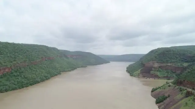 కృష్ణా నదిపై ప్రాజెక్టులు