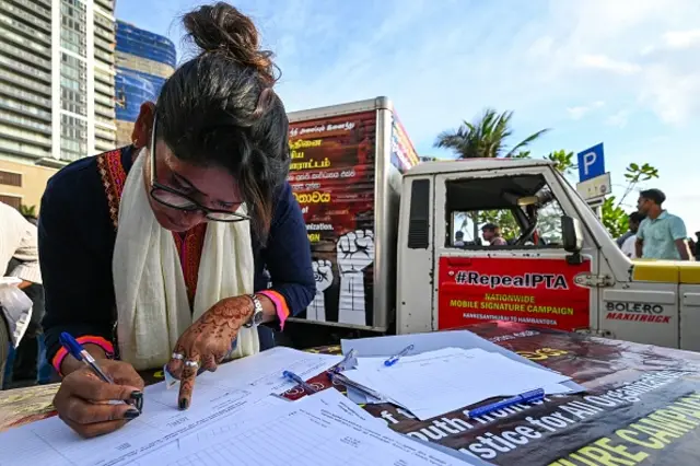 ත්‍රස්තවාදය වැළක්වීමේ පනතට එරෙහිව රට පුරා දිගින් දිගටම සිදු වූ විරෝධතා