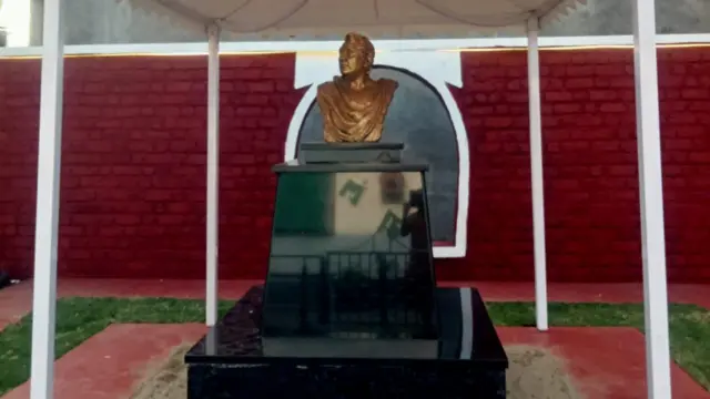 केकी मूस यांचं स्मारक