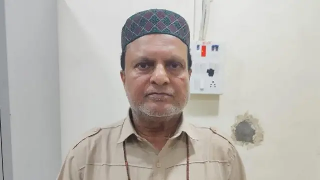 पाकिस्तानच्या नागरिकांना परत पाठवलं जात असताना नादीर खान यांनाही आपल्याला मायदेशी पाठवलं जाईल अशी आशा आहे.