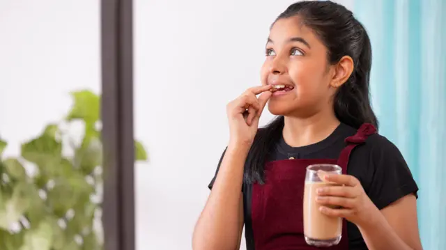 பூதாகரமாகும் போர்ன்விட்டா விவகாரம்: 'ஆரோக்கிய' பானங்களால் குழந்தைகளுக்கு என்ன ஆபத்து?