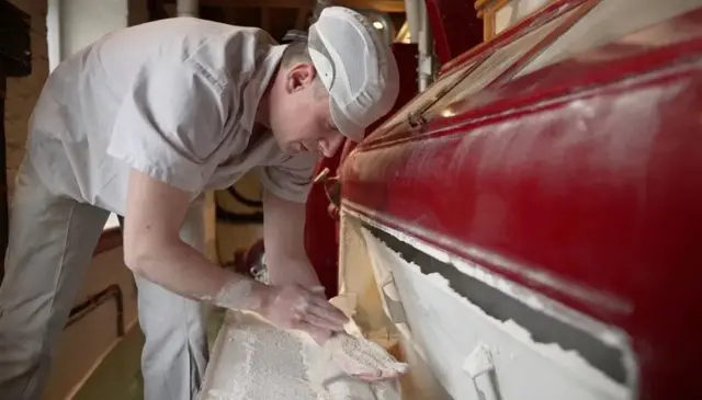 Les scientifiques travaillent avec les meuniers pour produire des farines expérimentales avec des grains, des céréales, des pois et des haricots ajoutés.