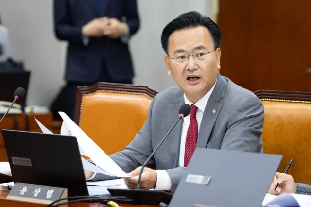 유상범 의원이 정부가 감찰·감사·조사 등을 이유로 공무원·직원에게 개인 소유 휴대전화 제출을 강요하지 못하도록 하는 내용의 개인정보보호법 개정안을 대표 발의했다